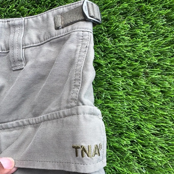 NWT Aritzia TNA Supply Cargo Micro Skirt in Army Green - Picture 7 of 8